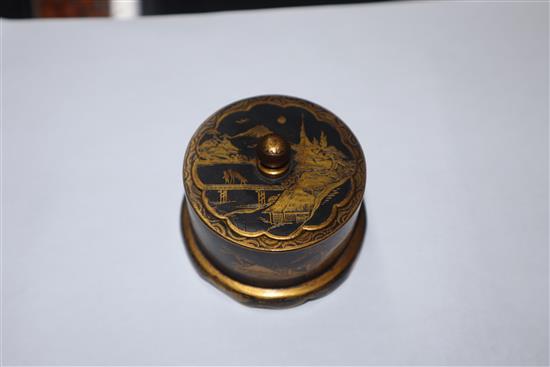 A Komai circular box and another largest diameter 10cm